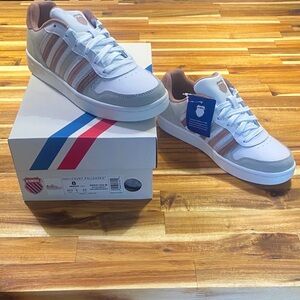 ⭐️ NWB- K-Swiss Women’s White/ Fawn / Antler and Silver Court Palisades Sneakers